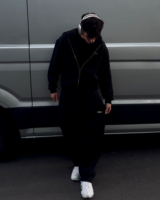 SIGNATURE OPEN LEG JOGGER SCHWARZ