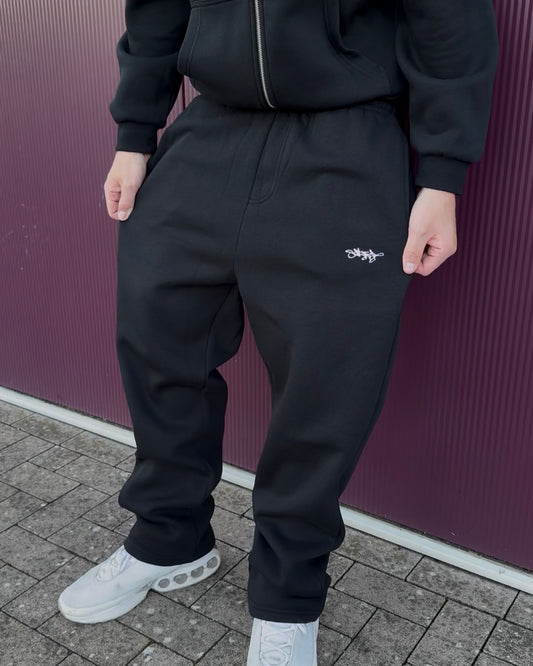 SIGNATURE OPEN LEG JOGGER SCHWARZ