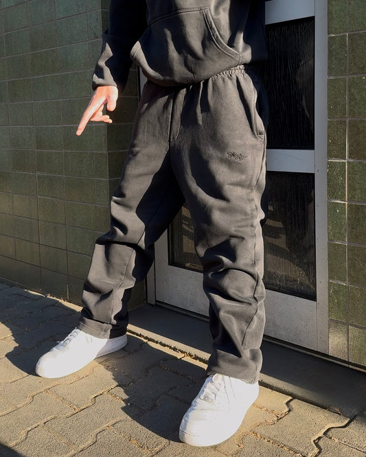 SIGNATURE OPEN LEG JOGGER WASHED BLACK